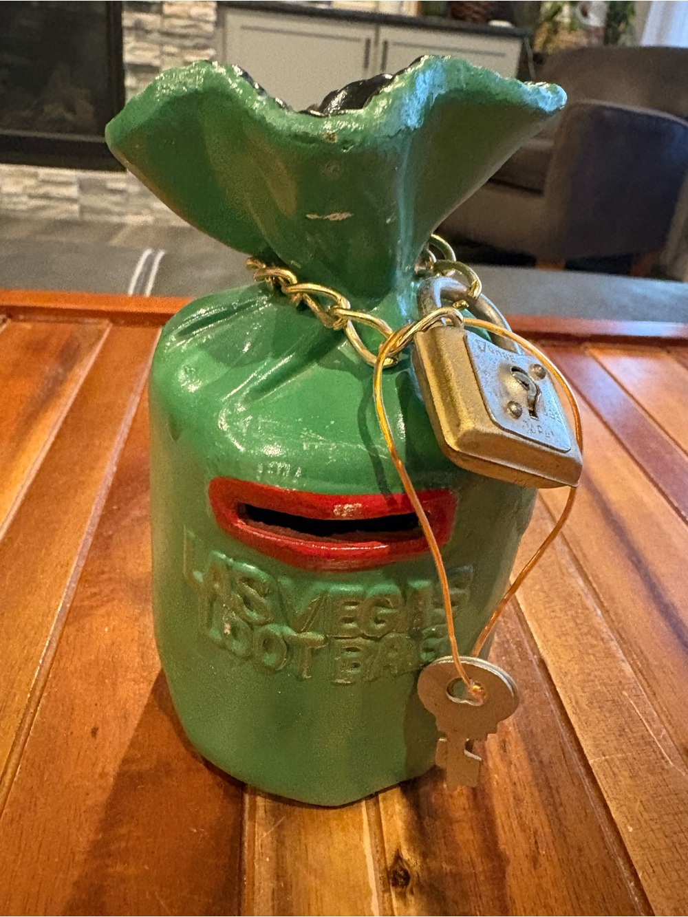 Vintage Las Vegas Loot Bag Ceramic Complete with Lock Keys Stopper Japan Green